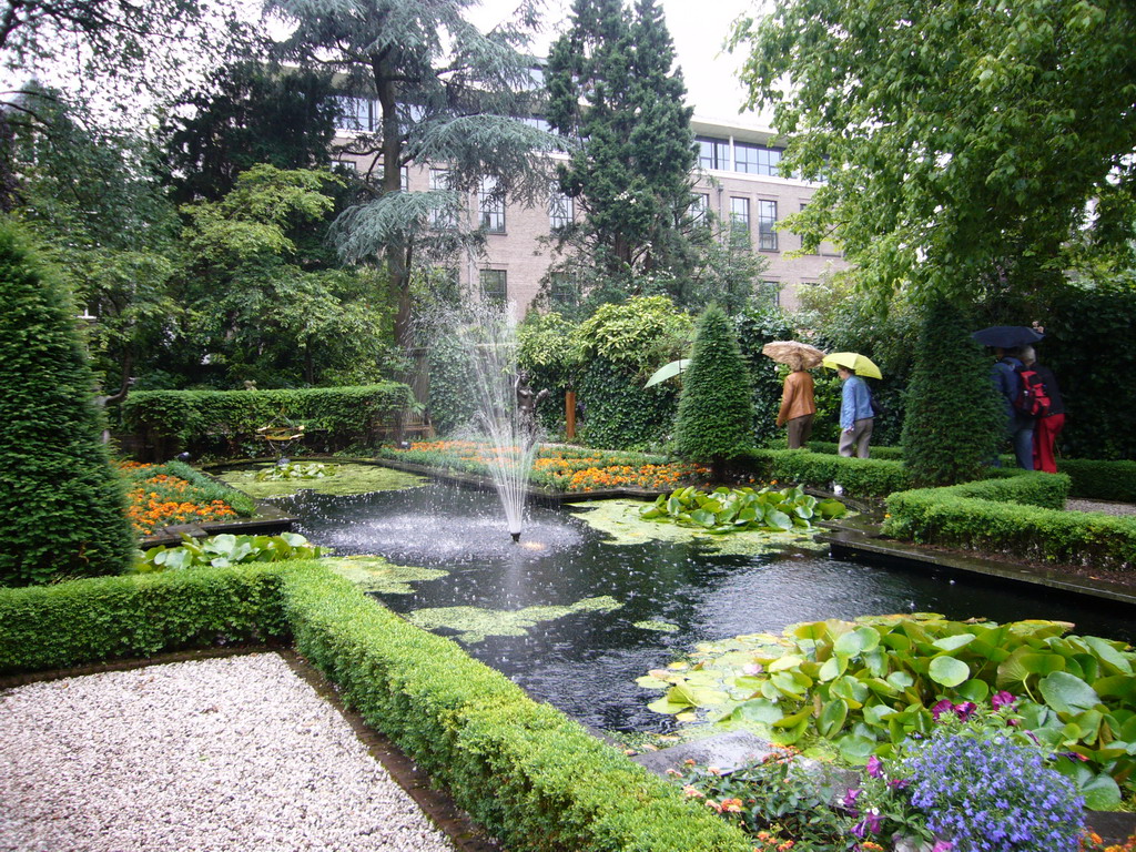 Pond with fountain at the garden of the Herengracht 518 building