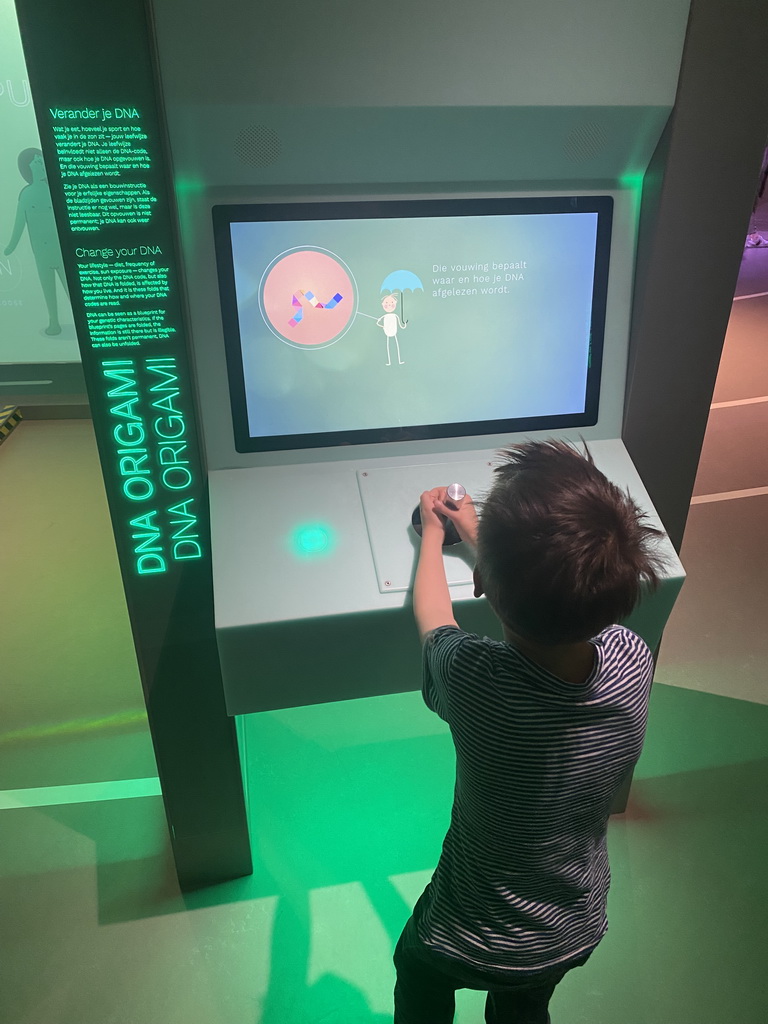 Max with the `DNA Origami` game at the Humania Exhibition at the Fourth Floor of the NEMO Science Museum, with explanation