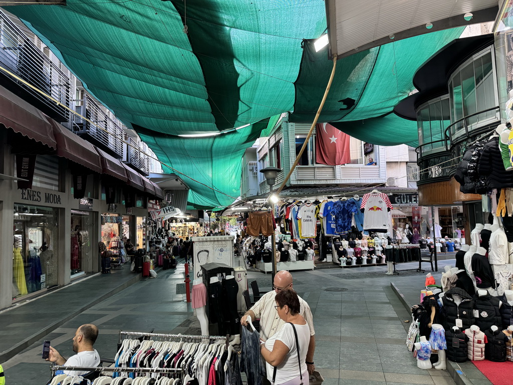 Shops at the Bazaar at the 1. Sokak alley