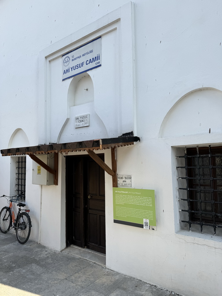 Front of the Ahi Yusuf Camii mosque at the Mermerli Sokak alley, with explanation