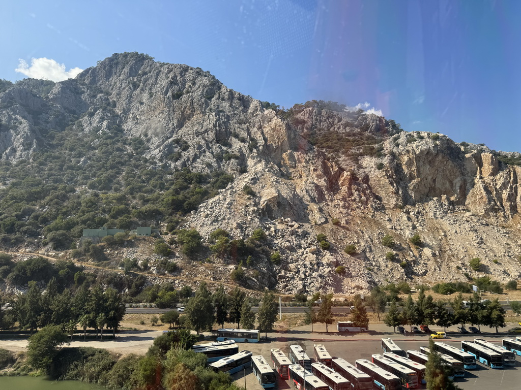 Buses at the parking lot at the Antalya Kemer Yolu road and the east side of the Tünek Tepe hill, viewed from the Tünektepe Teleferik Tesisleri cable car