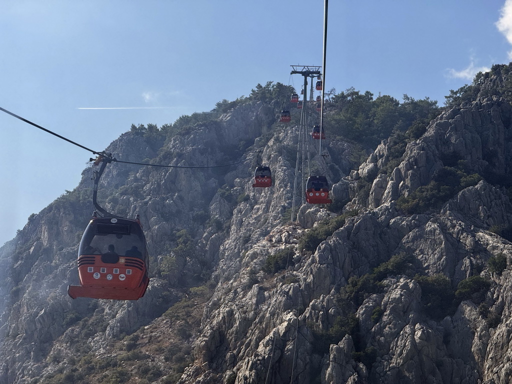 The Tünek Tepe hill, viewed from the Tünektepe Teleferik Tesisleri cable car