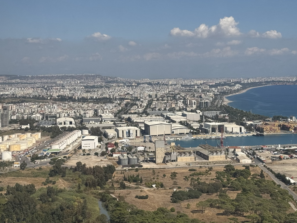 The west side of the city, the city center, the Gulf of Antalya and the Setur Antalya Marina, viewed from the Tünektepe Teleferik Tesisleri cable car