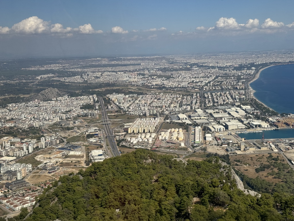 The west side of the city, the city center, the Gulf of Antalya and the Setur Antalya Marina, viewed from the Tünektepe Teleferik Tesisleri cable car