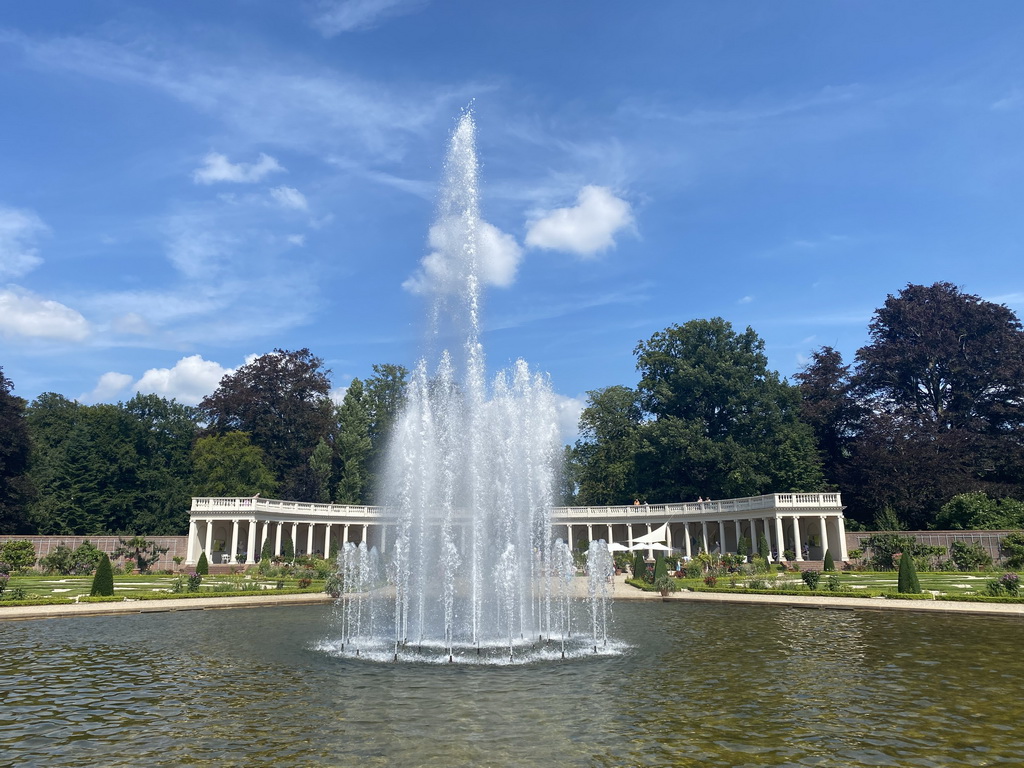 Fountain in front of the Colonnades at the north side of the Palace Garden of Het Loo Palace