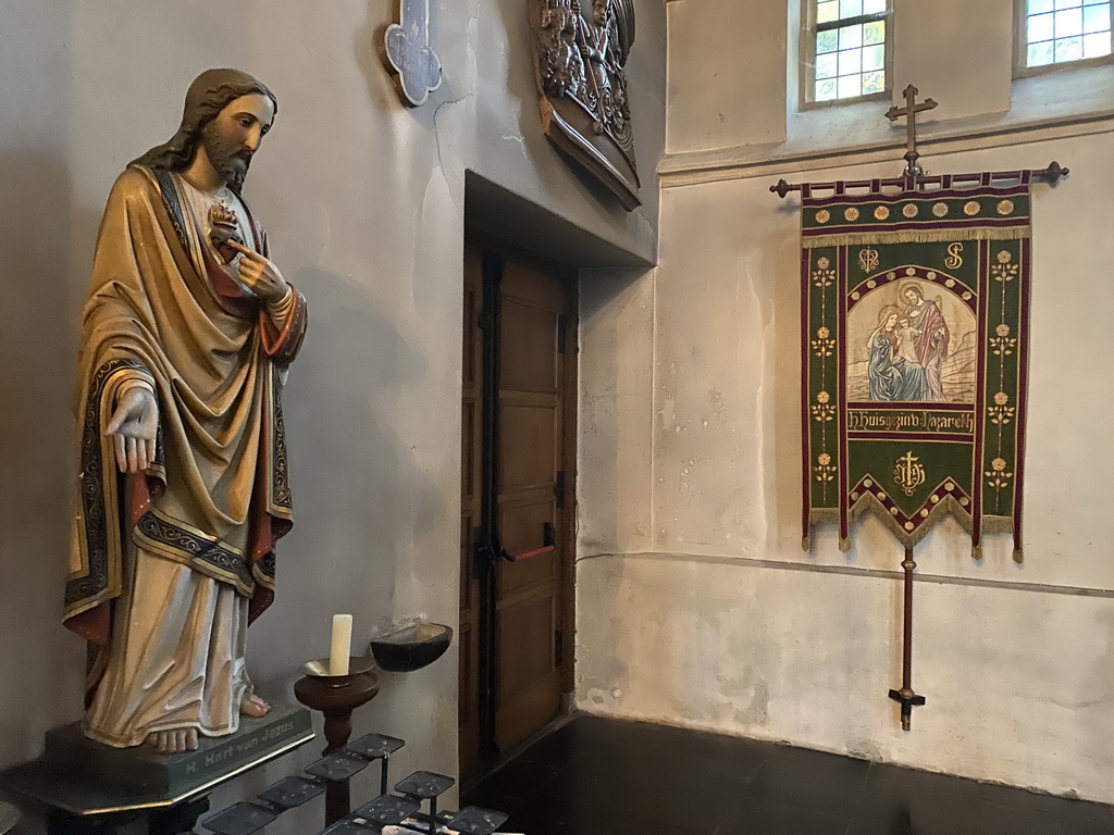 Statue and banner at the northeast chapel of the Sint-Odulphuskerk church