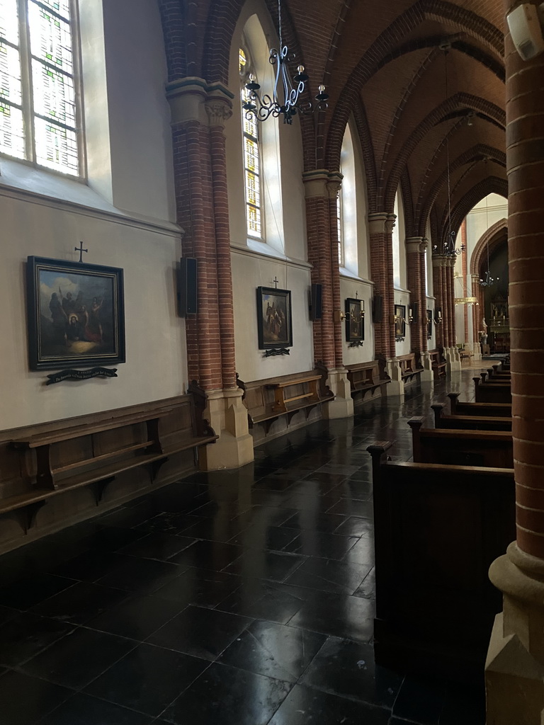 East aisle of the Sint-Odulphuskerk church