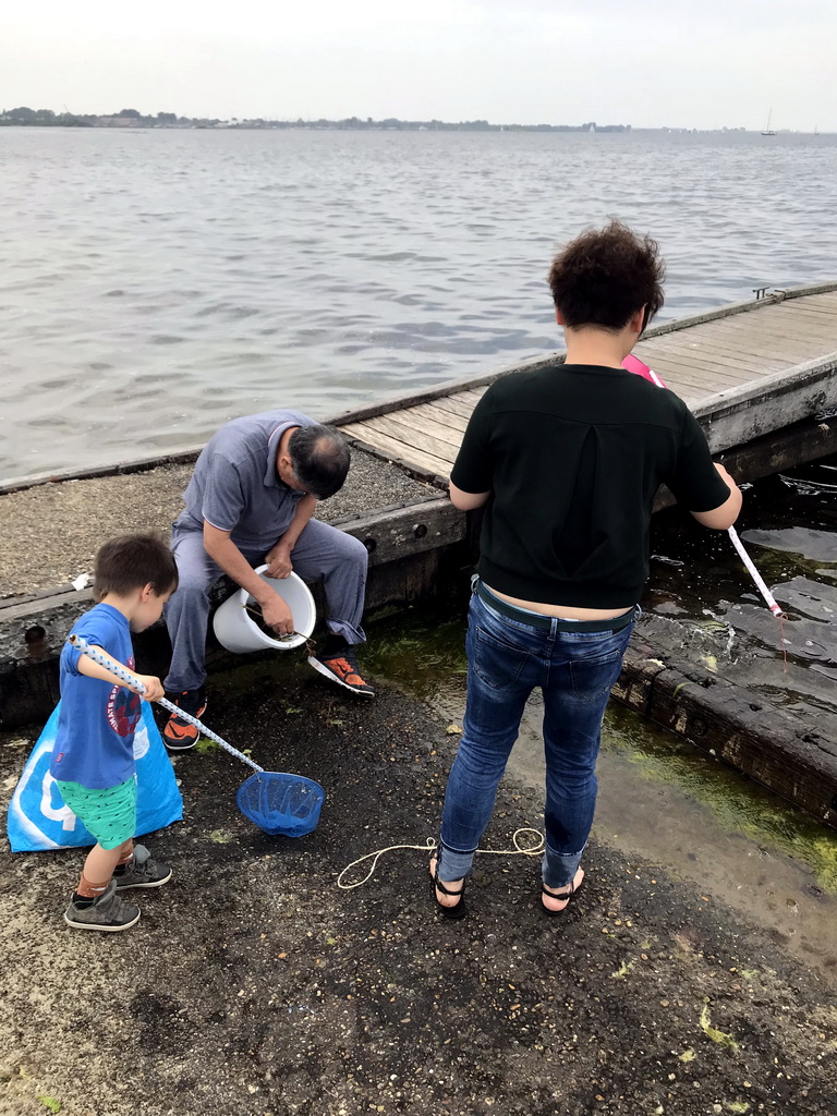 Miaomiao, Max and Miaomiao`s father catching crabs at the northwest side of the Grevelingendam