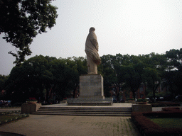 Statue of Mao Zedong in front of Yuelu Academy