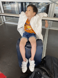 Max waiting in line in front of the Rotterdam The Hague Airport