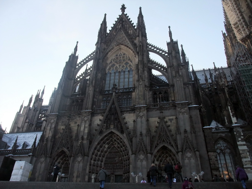Miaomiao at the north side of the Cologne Cathedral