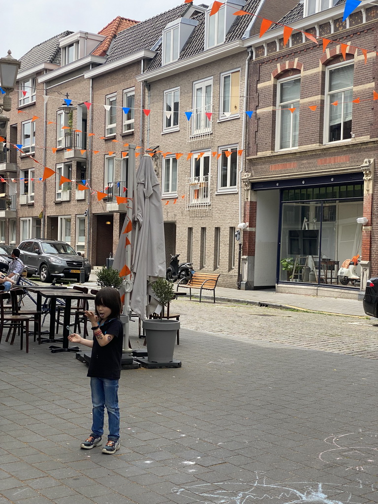 Max and Euro 2020 decorations at the crossing of the Snellestraat and Stoofstraat streets