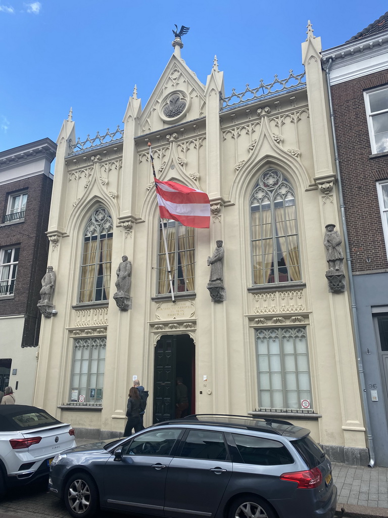 Front of the Museum Het Zwanenbroedershuis at the Hinthamerstraat street