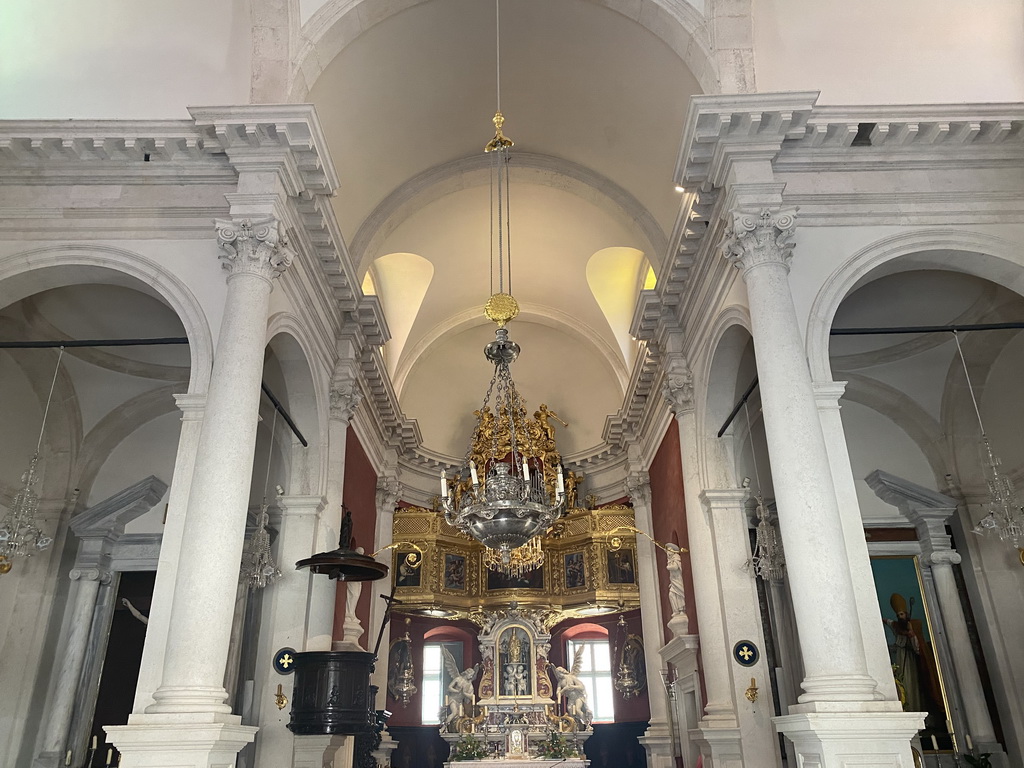 Nave, apse, altar and organ of the St. Blaise Church