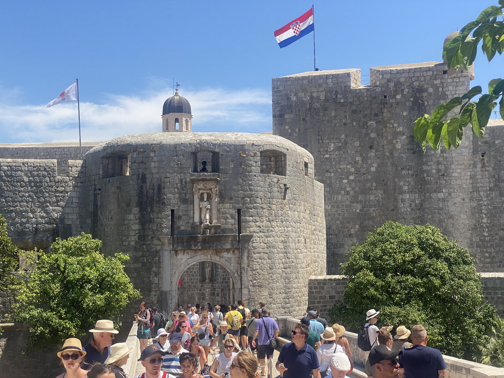 The Ulica Vrata od Pila street and the Pile Gate at the western city walls