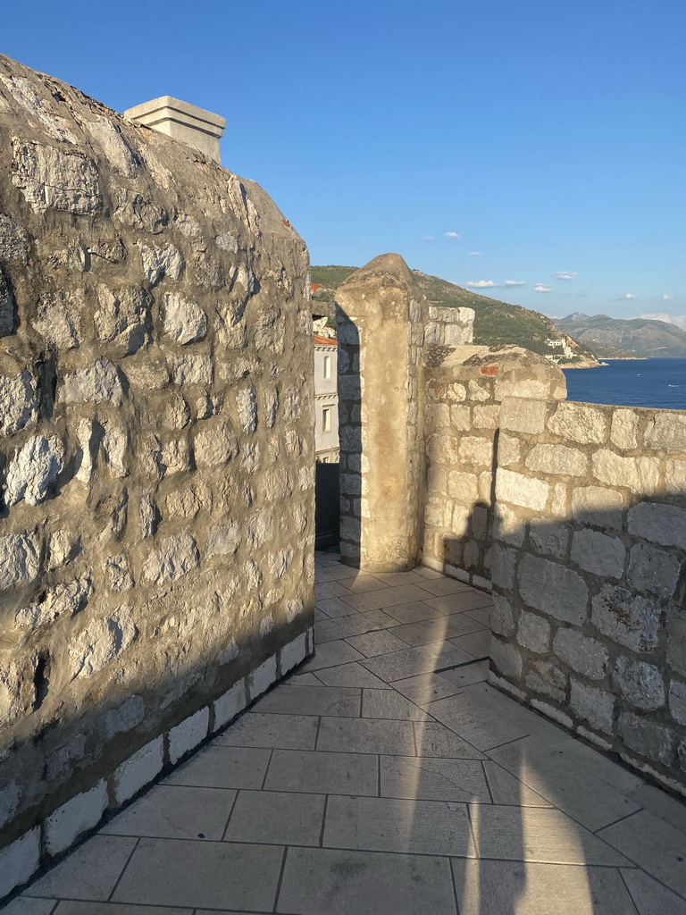 Gate from the top of the Kula sv. Petra fortress to the southern city walls