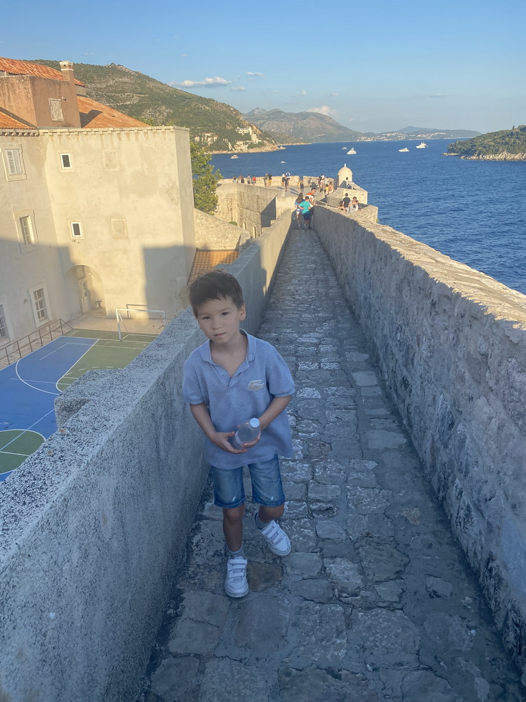 Max on top of the southern city walls, with a view on the Kula sv. Margarita fortress, a sports field at the back side of the Collegium Ragusinum building and the Lokrum island