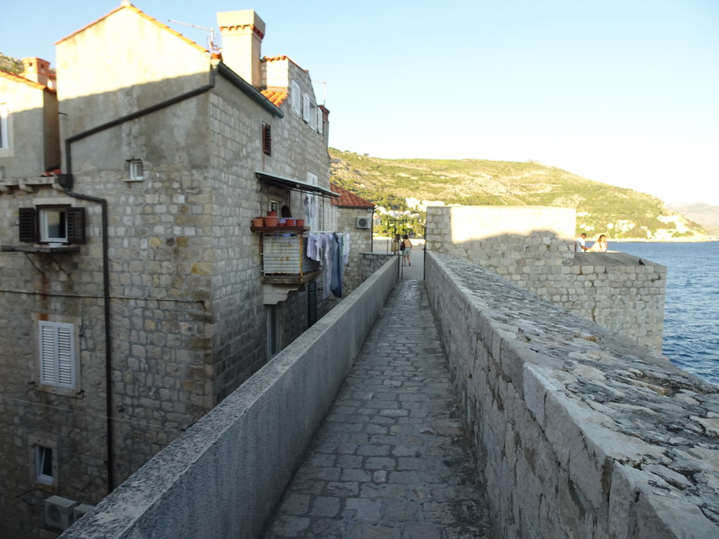 The top of the southeastern city walls and the Kula sv. Stjepan fortress