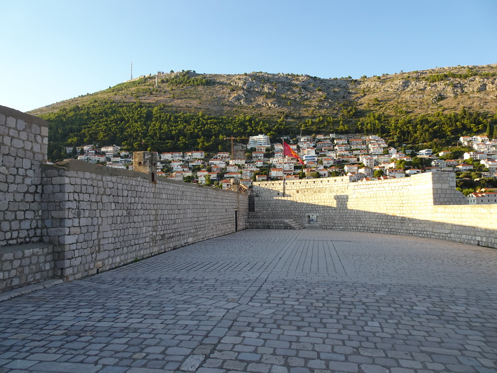 The top of the Tvrdava Svetog Ivana fortress, with a view on the north side of the city with Mount Srd