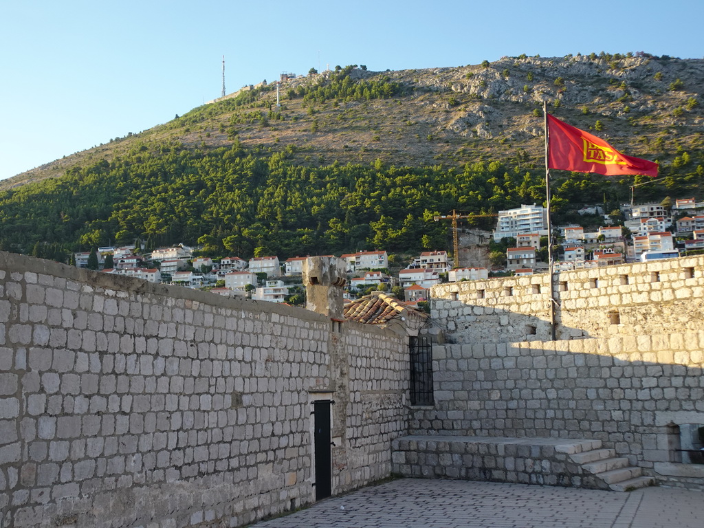 The top of the Tvrdava Svetog Ivana fortress, with a view on the north side of the city with Mount Srd