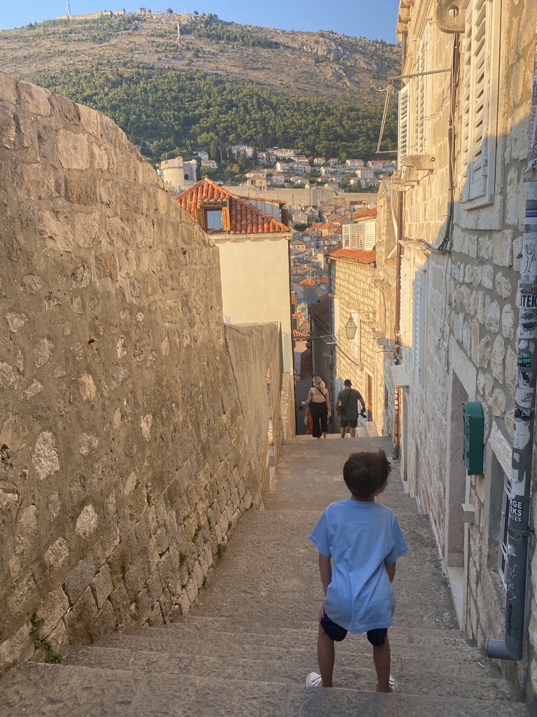 Max at the west side of the Ulica od Katela street