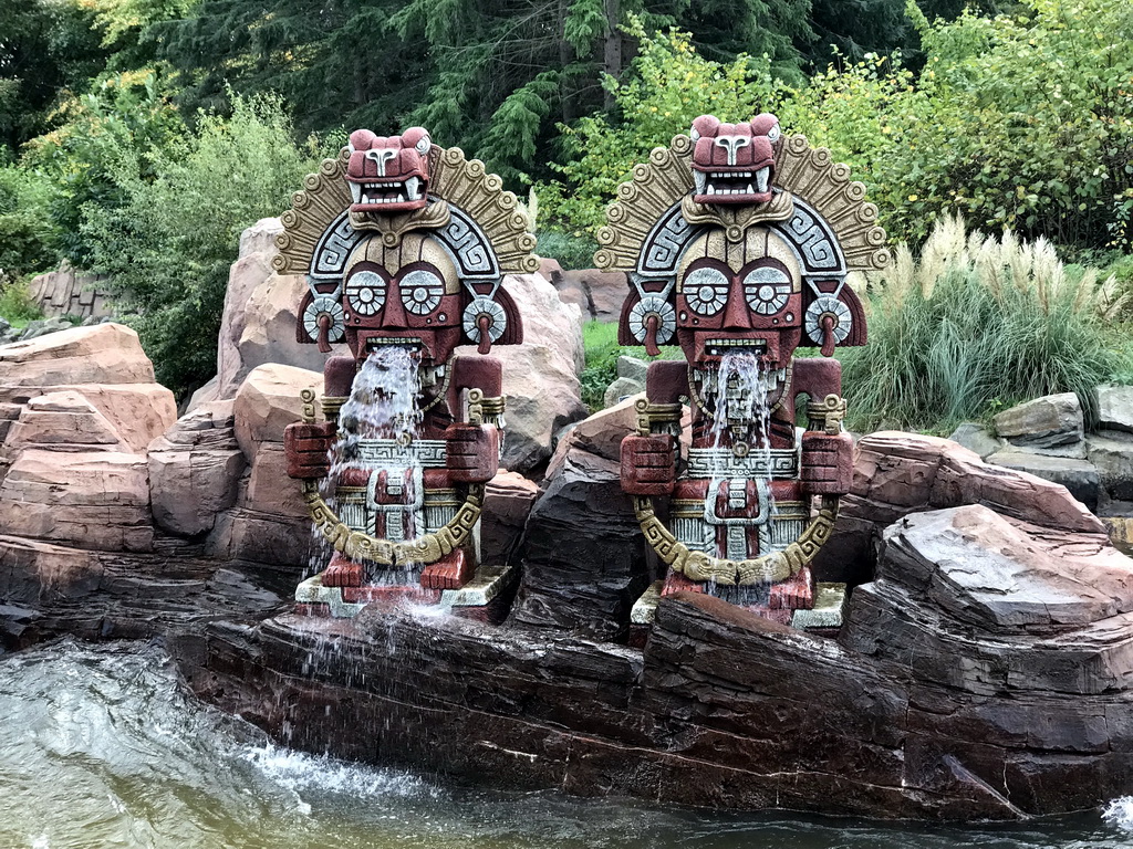 Inca statues at the Piraña attraction at the Anderrijk kingdom