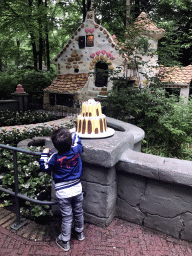Max in front of the Hansel and Gretel attraction at the Fairytale Forest at the Marerijk kingdom