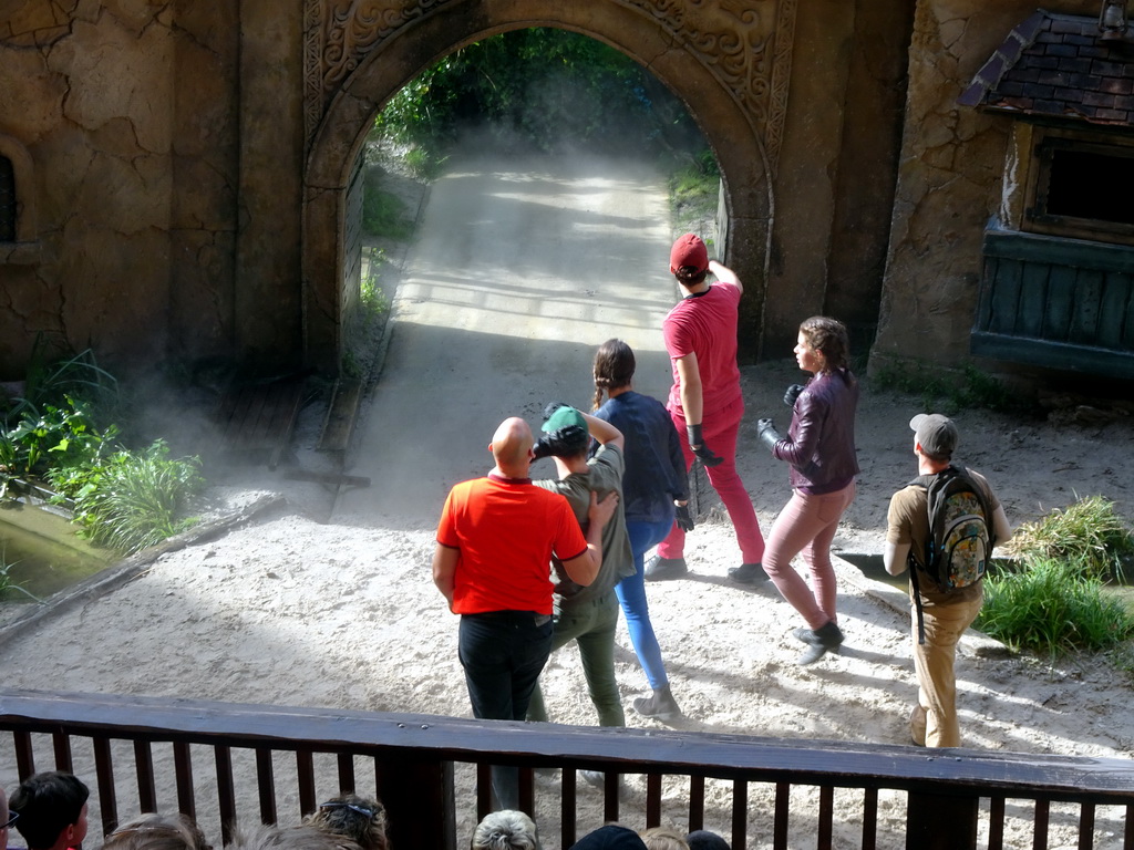 Actors on the stage of the Raveleijn theatre at the Marerijk kingdom, during the Raveleijn Parkshow