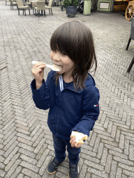 Max eating a waffle at the Dwarrelplein square