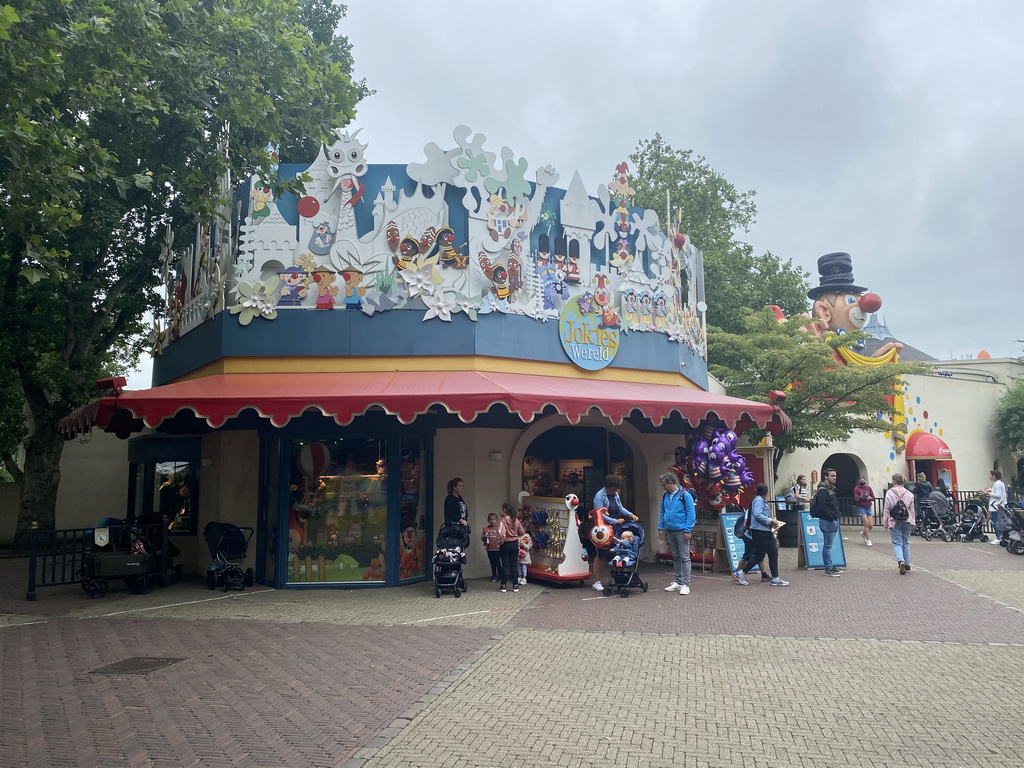 Front of the Jokies Wereld shop at the Carnaval Festival Square at the Reizenrijk kingdom