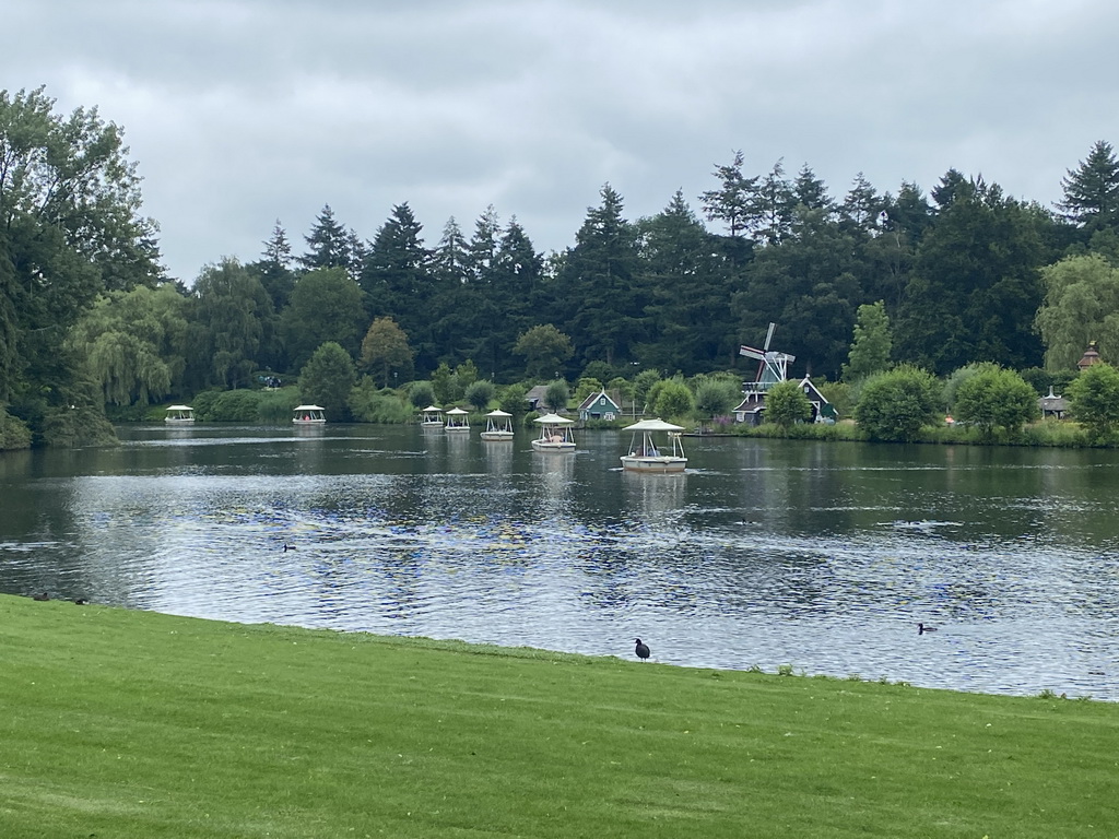 Gondolettas at the Gondoletta lake at the Reizenrijk kingdom and the Kinderspoor attraction at the Ruigrijk kingdom