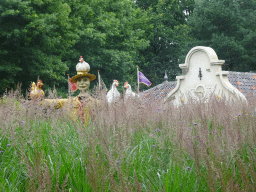 Scarecrow with chickens at the Oude Tufferbaan attraction at the Ruigrijk kingdom