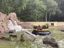 Boat and waterfalls at the Piraña attraction at the Anderrijk kingdom