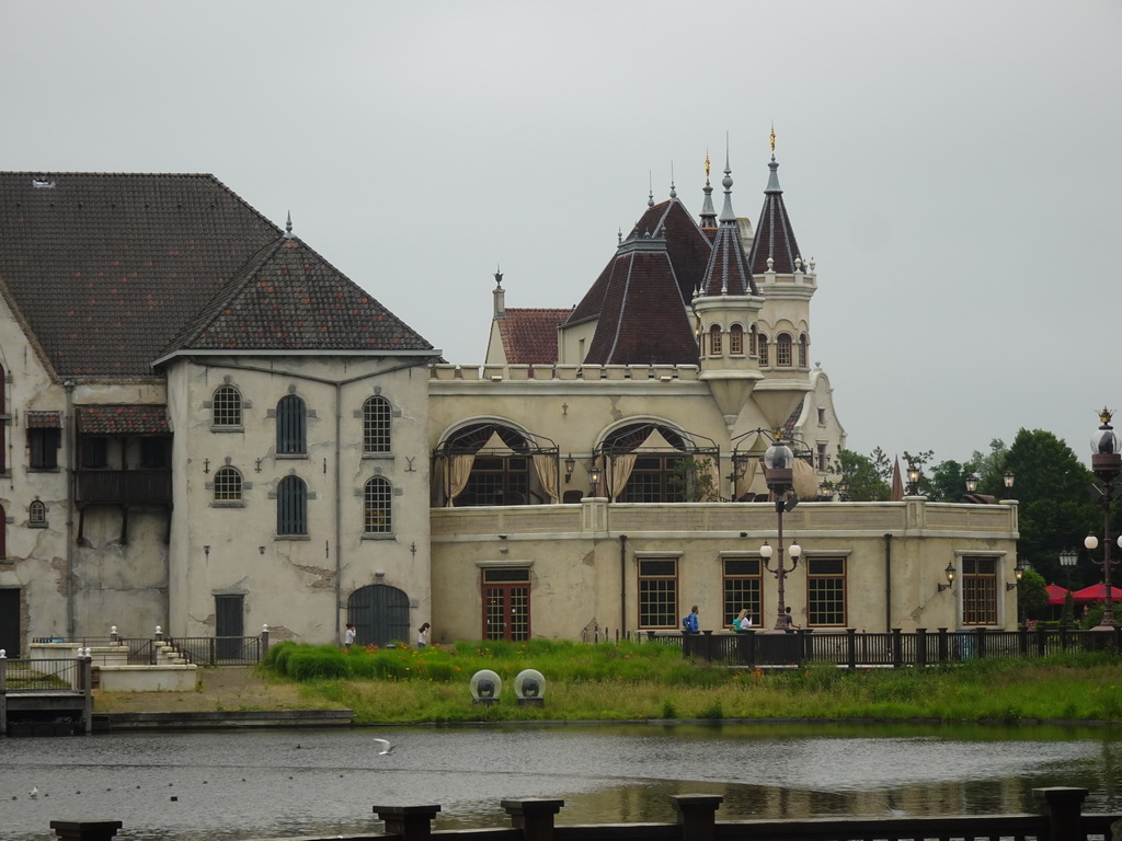 The Aquanura lake at the Fantasierijk kingdom and the Efteling Theatre at the Anderrijk kingdom