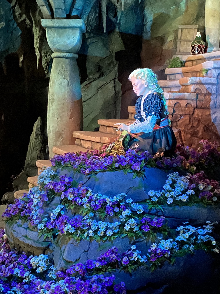 Statue of Elisa at the Six Swans attraction at the Fairytale Forest at the Marerijk kingdom, viewed from one of the boats