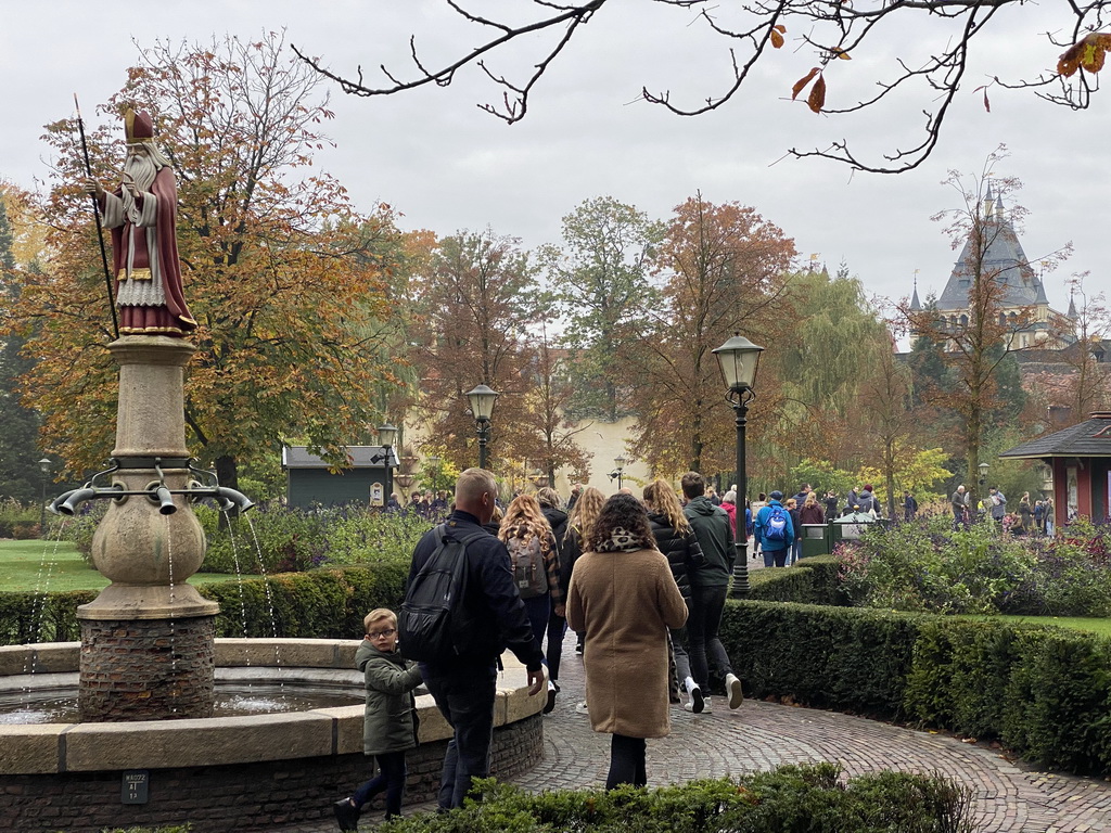 The Sint Nicolaasfontein fountain at the Sint Nicolaasplaets square at the Marerijk kingdom