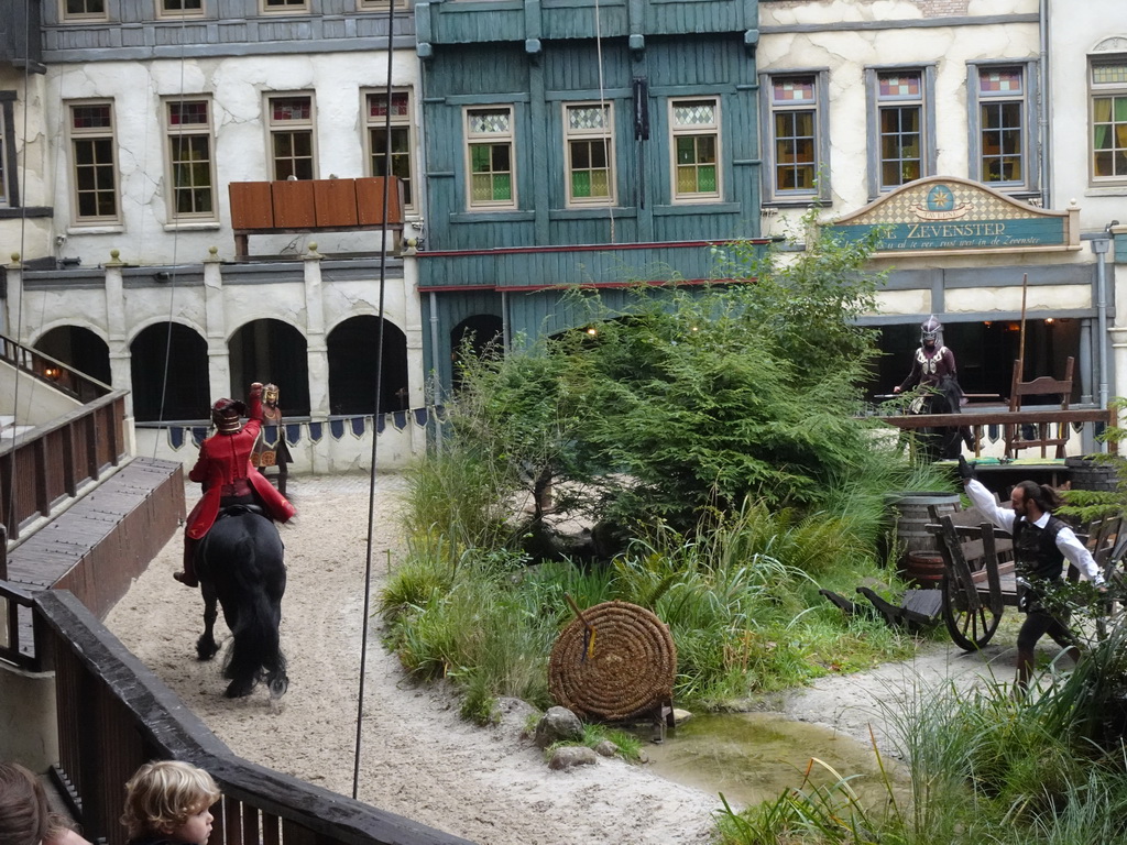 Actors and horses on the stage of the Raveleijn theatre at the Marerijk kingdom, during the Raveleijn Parkshow