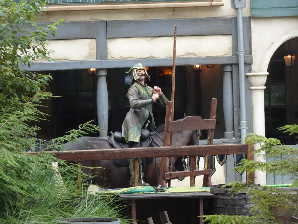 Actor and horse on the stage of the Raveleijn theatre at the Marerijk kingdom, during the Raveleijn Parkshow