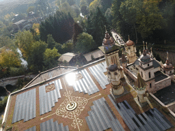 The towers and roof of the Symbolica attraction at the Fantasierijk kingdom and the Baron 1898 attraction at the Ruigrijk kingdom, viewed from the Pagoda attraction at the Reizenrijk kingdom