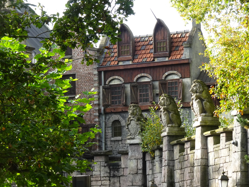 Facade of the Vliegende Hollander attraction at the Ruigrijk kingdom, viewed from the Nest! play forest