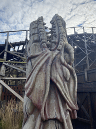 Wooden dragon statue in front of the Joris en de Draak rollercoaster at the Ruigrijk kingdom