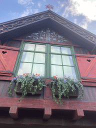 Window of the main building at the Max & Moritz attraction at the Anderrijk kingdom, viewed from the waiting line