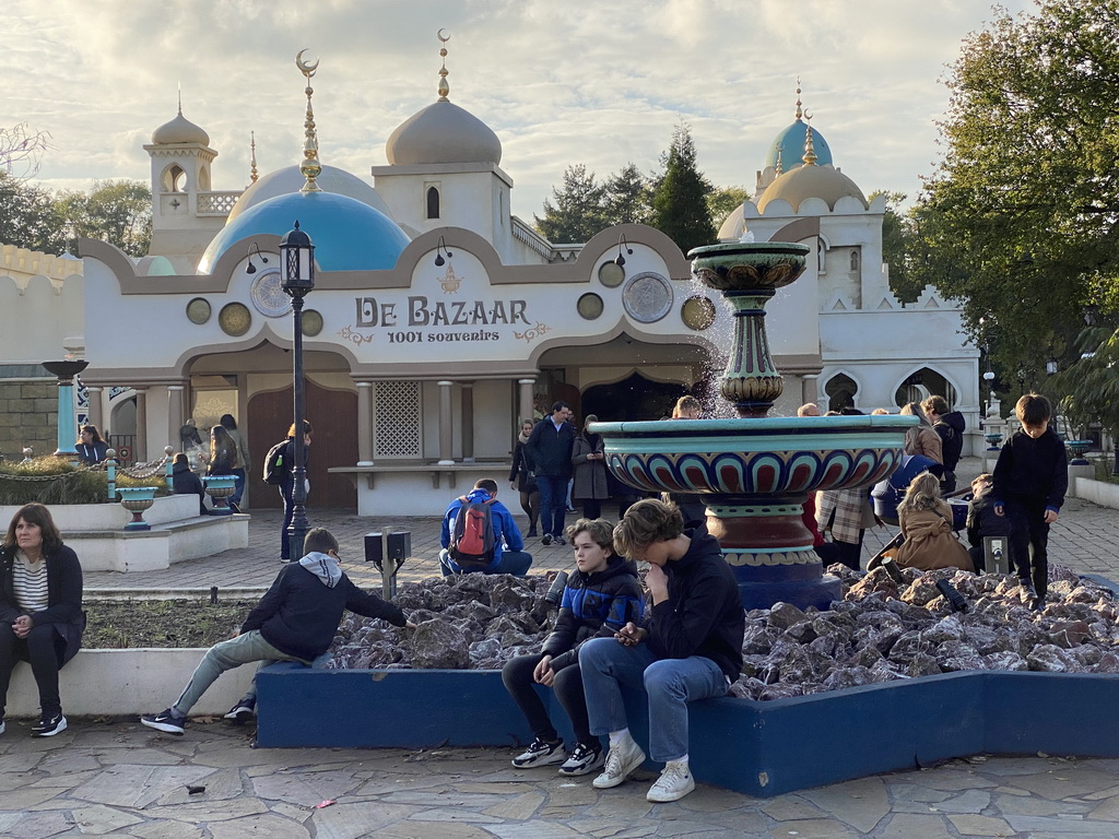 Fountain in front of the Bazaar souvenir shop at the Anderrijk kingdom