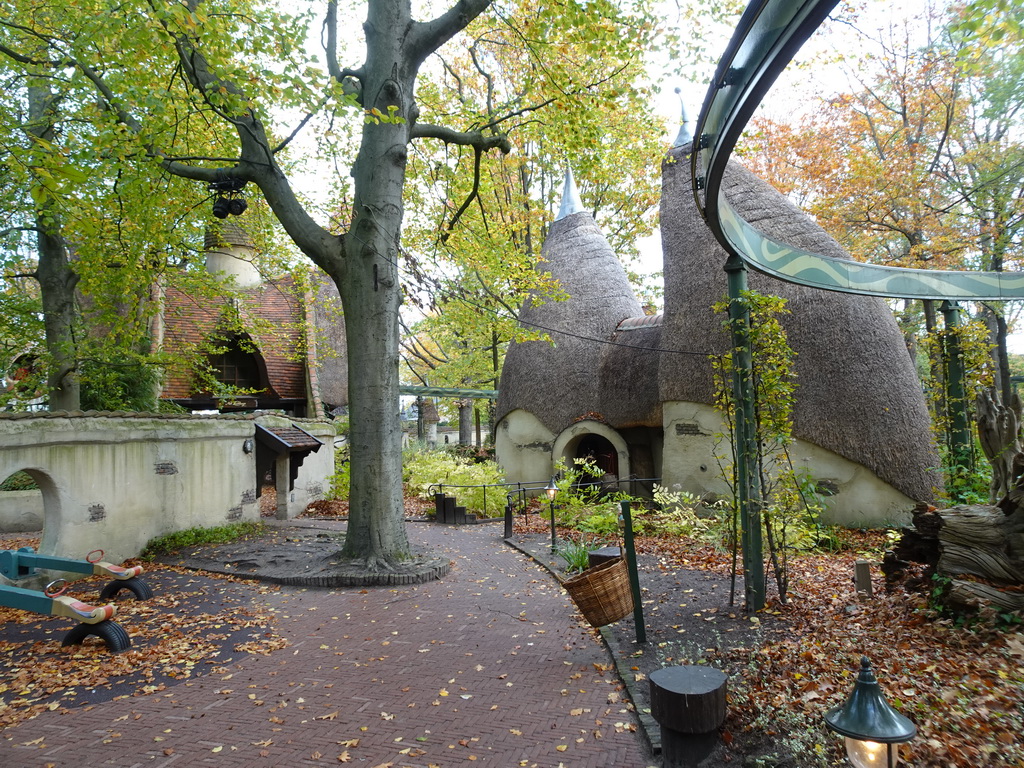 The Leunhuys and Loof en Eerhuys buildings at the Laafland attraction at the Marerijk kingdom