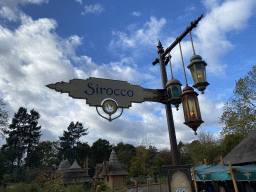 Signpost in front of the Sirocco attraction at the Reizenrijk kingdom