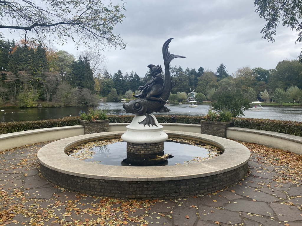 Fountain on the island inbetween the Ruigrijk kingdom and the Fantasierijk kingdom