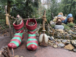 Max in boots in front of the Tom Thumb attraction at the Fairytale Forest at the Marerijk kingdom
