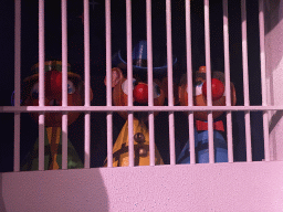 People behind a fence at the British scene at the Carnaval Festival attraction at the Reizenrijk kingdom