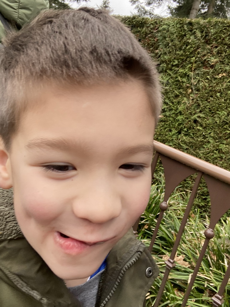 Max in the waiting line for the Symbolica attraction at the Fantasierijk kingdom