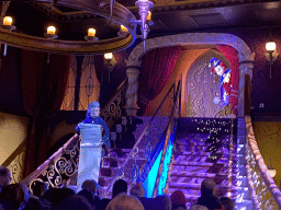 The lackey O.J. Punctuel and the jester Pardoes in the Lobby of the Symbolica attraction at the Fantasierijk kingdom